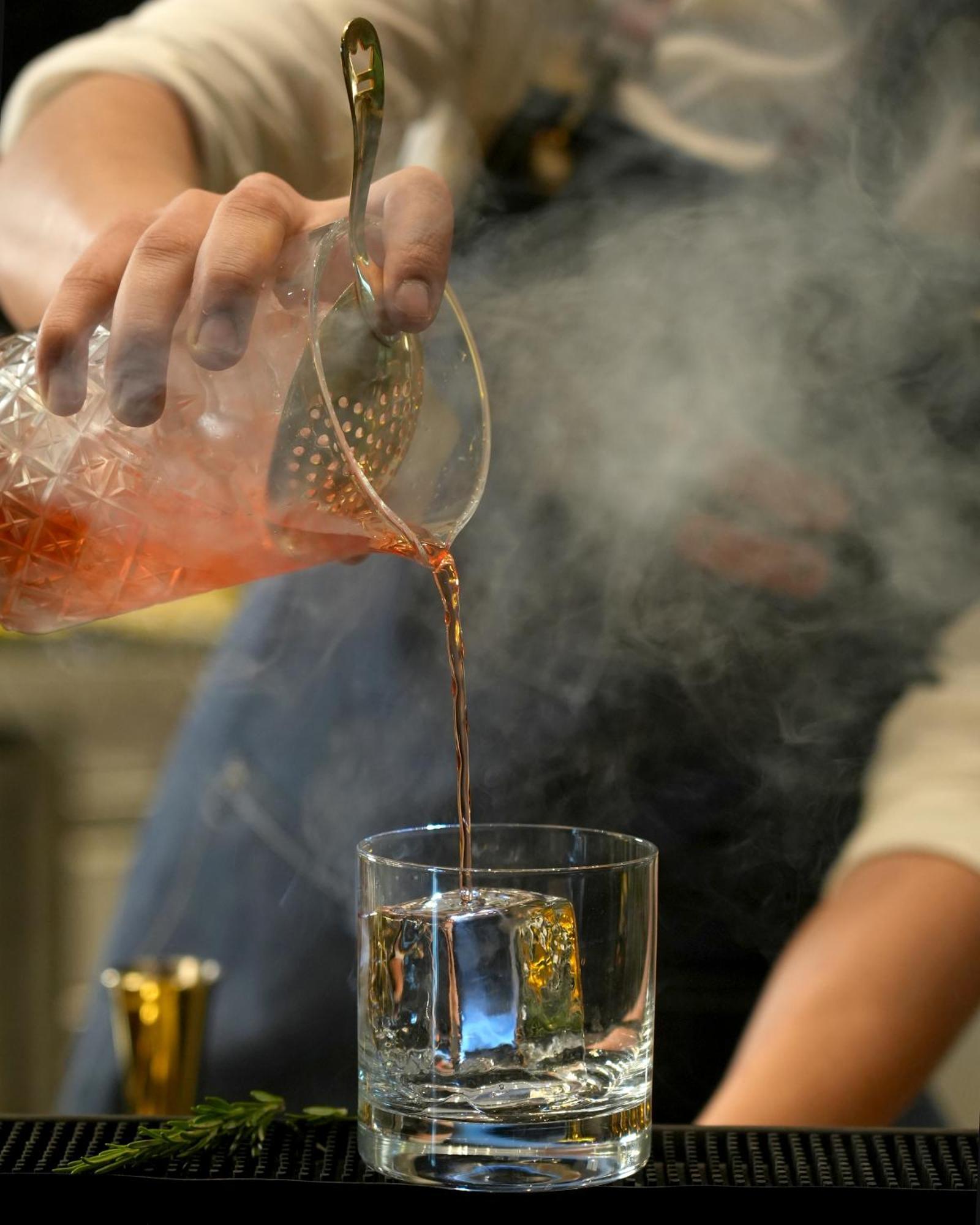 Fairmont Riyad Extérieur photo A glass of iced tea