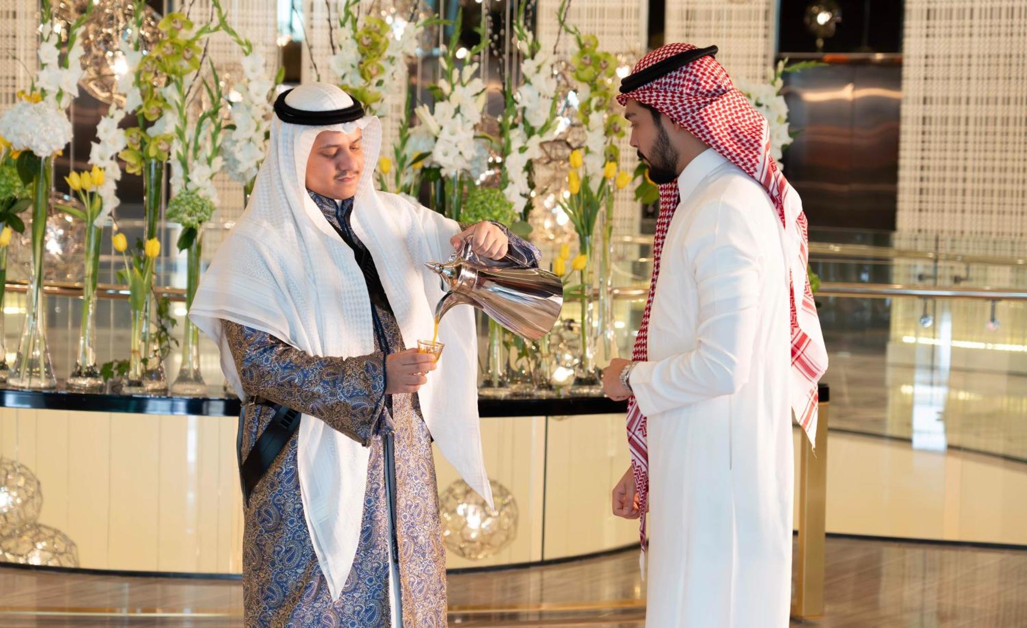 Fairmont Riyad Extérieur photo Arabian coffee being served